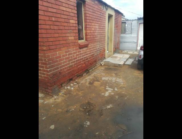 2 BEDROOM HOUSE FOR SALE IN ORLANDO WEST